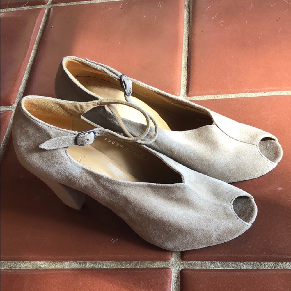 Coclico suede beige Mary Jane heels